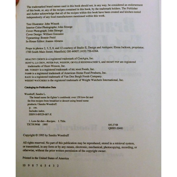 Brand Name Fat Fighters Cookbook by Sandra Woodruff 1995 Recipes Trade PB - Picture 3 of 8